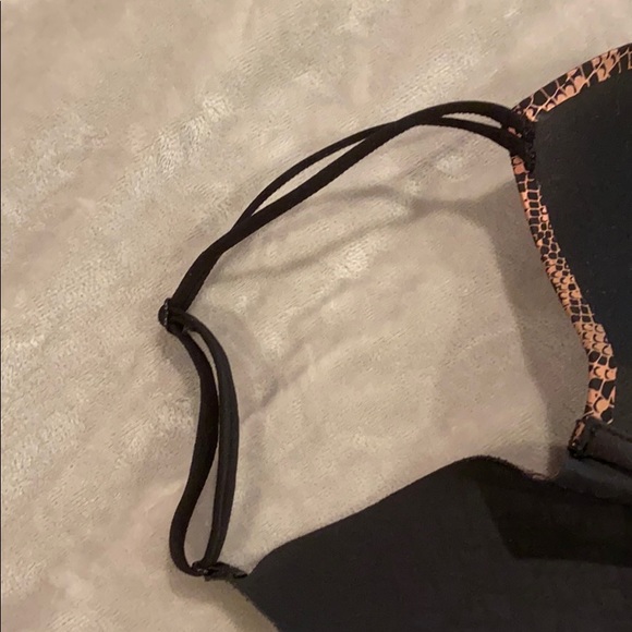 Victoria’s Secret Lightly Lined Wireless Bra 32C - Picture 7 of 7